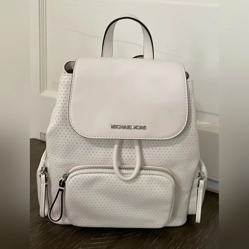 Michael Kors Abbey White Cargo Backpack Purse Tote Optic White NWT - Picture 2 of 9